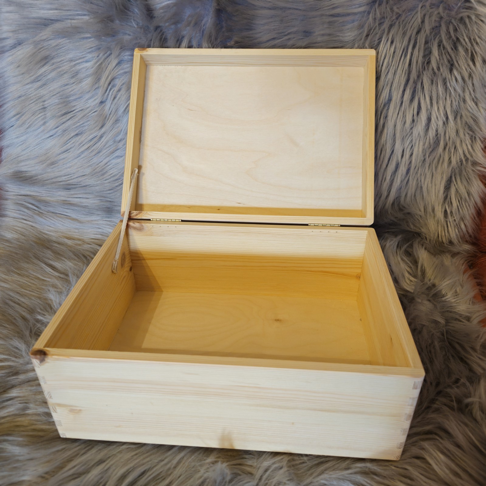 Allzweckbox mit Klappdeckel aus Holz