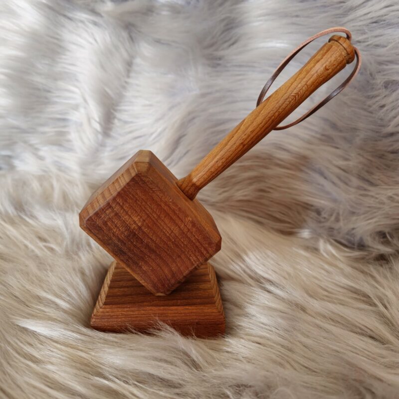 Hammer-Flaschenöffner aus Holz