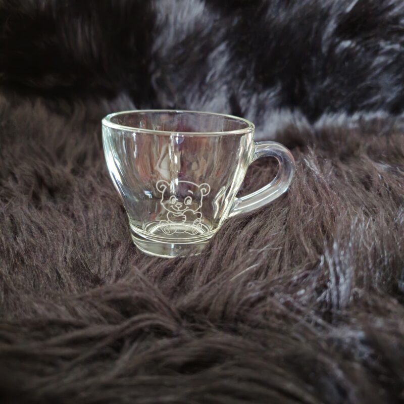 Glastasse mit Gravur
