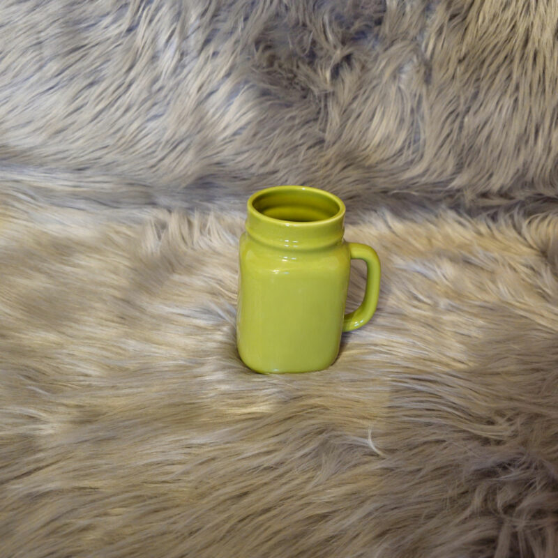 personalisierter Henkelbecher Liv grün