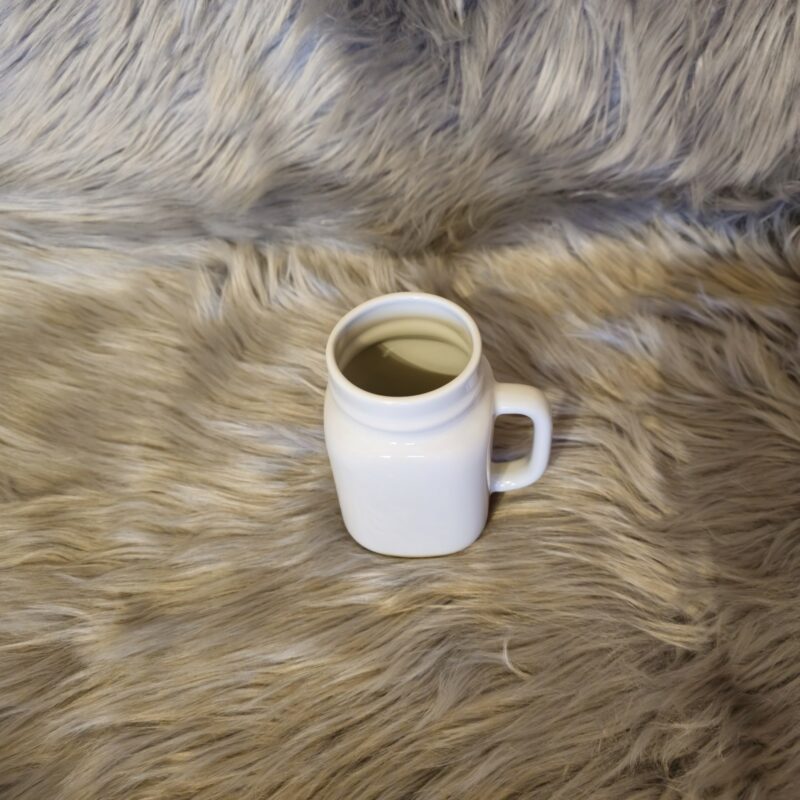 personalisierter Henkelbecher Liv weiß