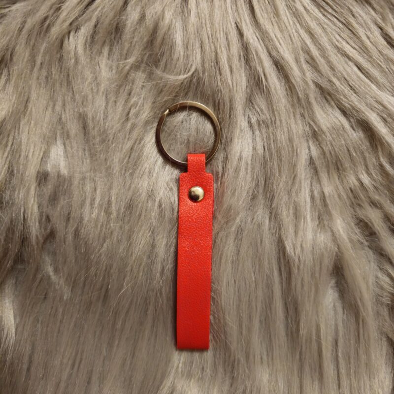 Personalisierter Schlüsselanhänger aus Kunstleder rot