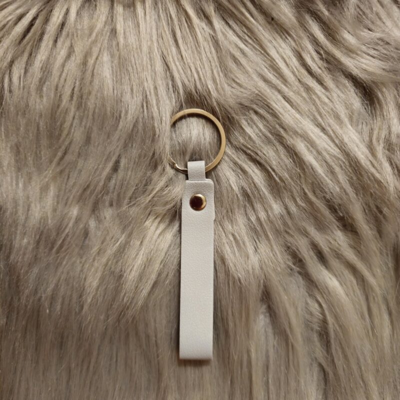 Personalisierter Schlüsselanhänger aus Kunstleder weiß