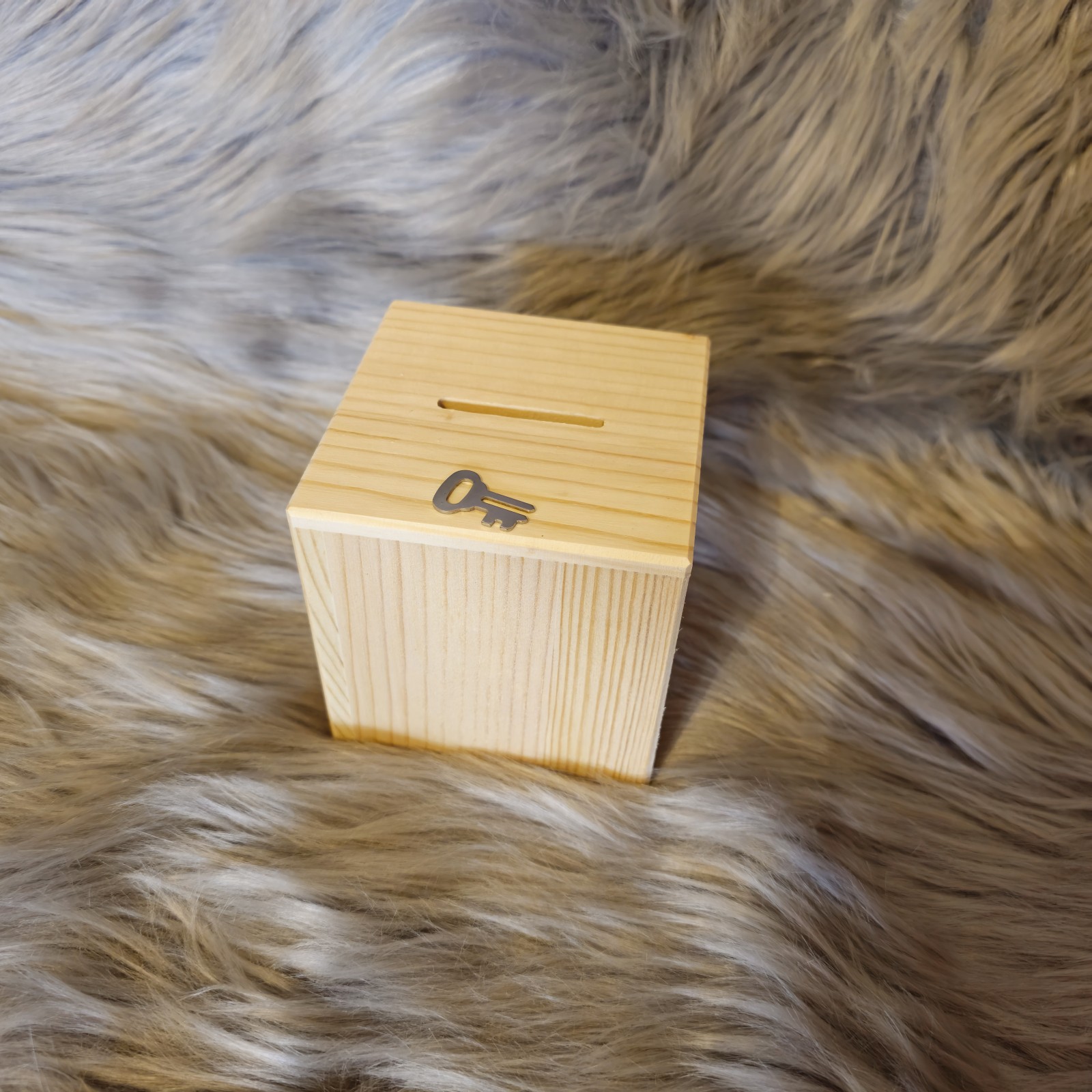 Spardose aus Holz mit Gravur